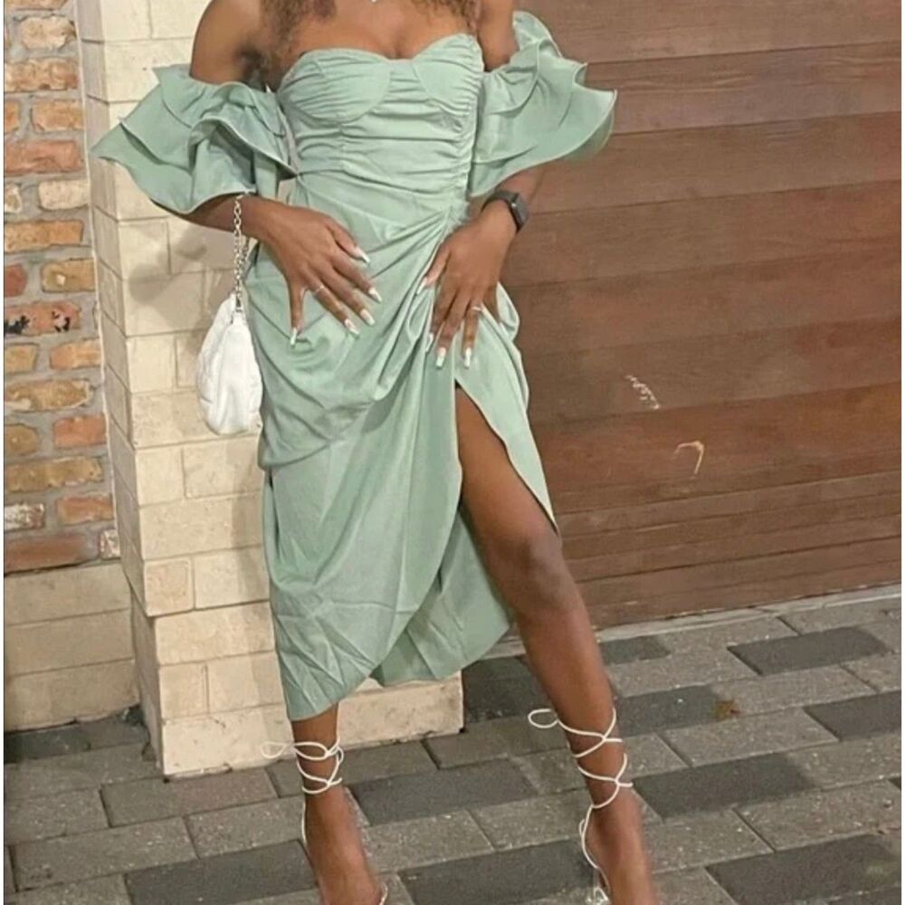 Pretty Little Thing | Ruffle Sleeve Green Midi Length Slit Formal Dress Size 6